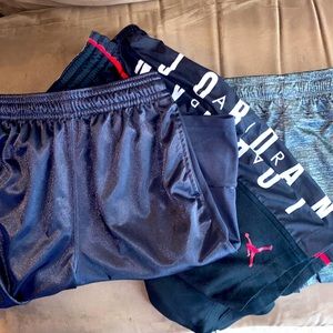 4 pair bundle men’s basketball shorts L/XL .